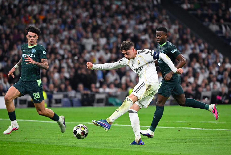 星空体育官网-3-0!欧冠上演夺冠大热门恩怨对决:队长半场戴帽 13.1亿豪门完败